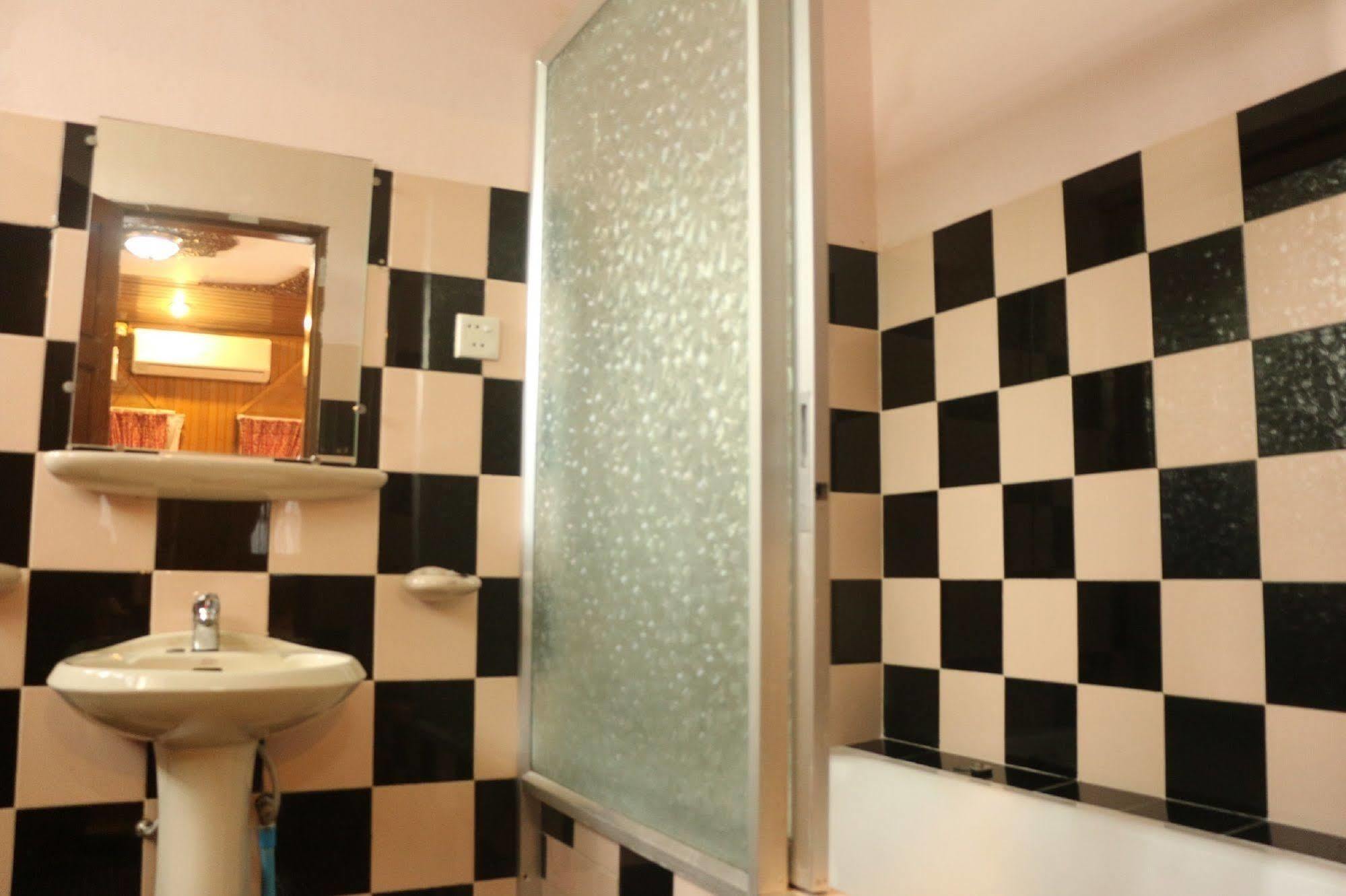 Kaung Lay Inn Yangon Ngoại thất bức ảnh